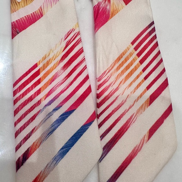 Hermès pink Silk Twilly Scarf - Picture 7 of 10